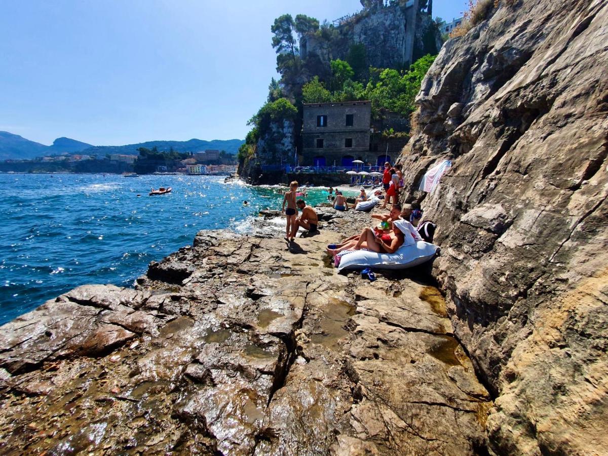 Hostel & Glamping Santa Fortunata Сорренто Экстерьер фото