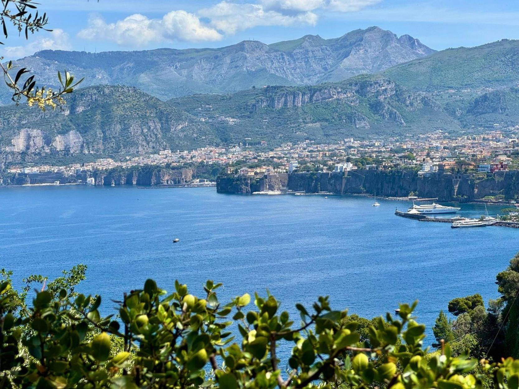 Hostel & Glamping Santa Fortunata Сорренто Экстерьер фото
