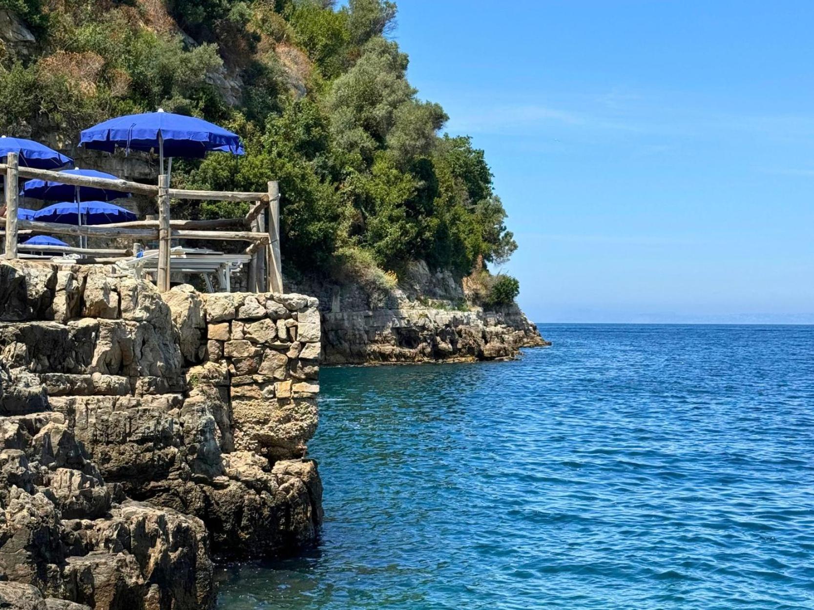 Hostel & Glamping Santa Fortunata Сорренто Экстерьер фото