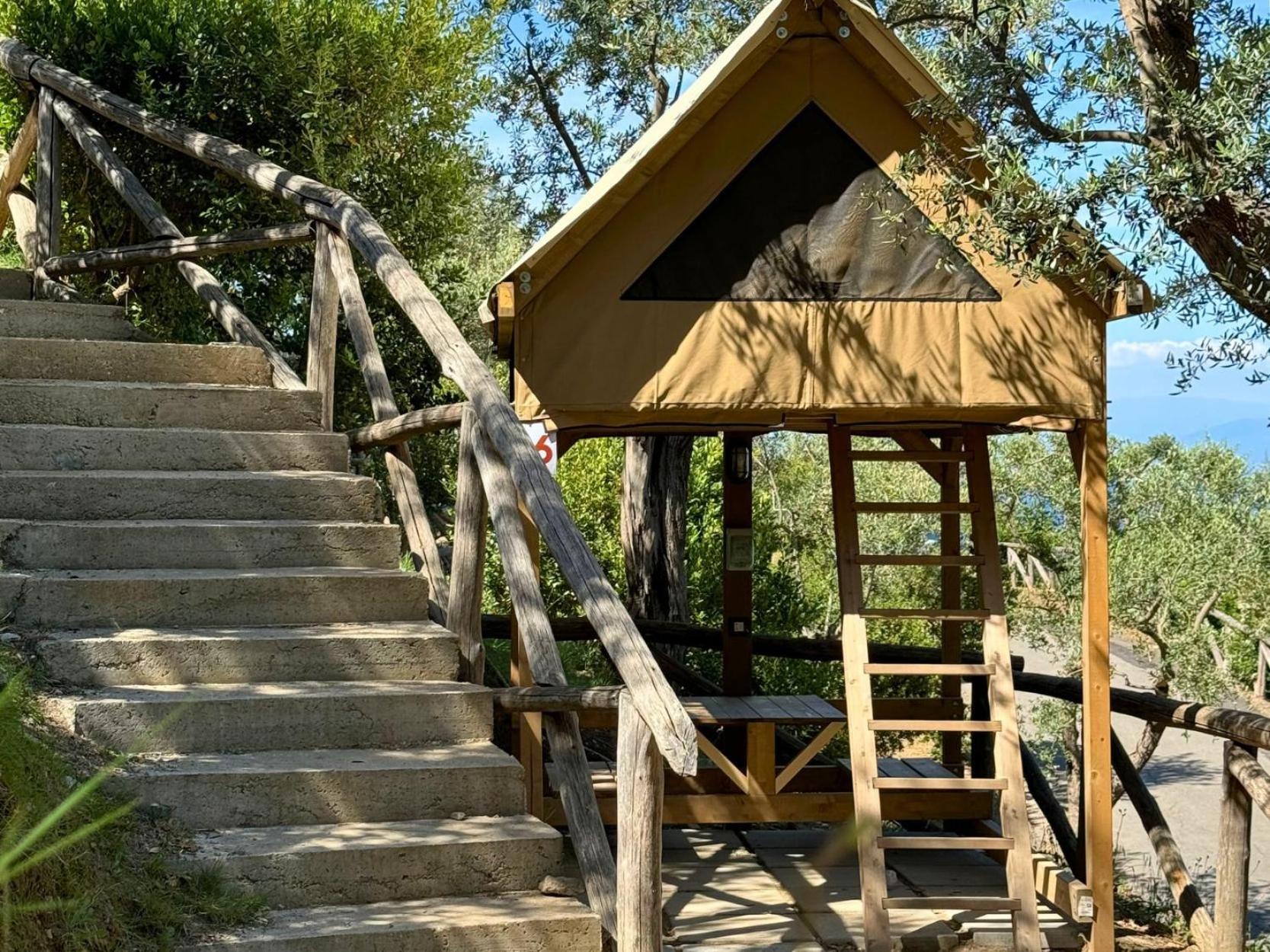 Hostel & Glamping Santa Fortunata Сорренто Экстерьер фото